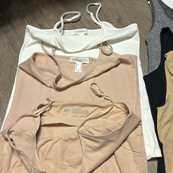 Lot of  Basic Tank tops - Picture 5 of 15